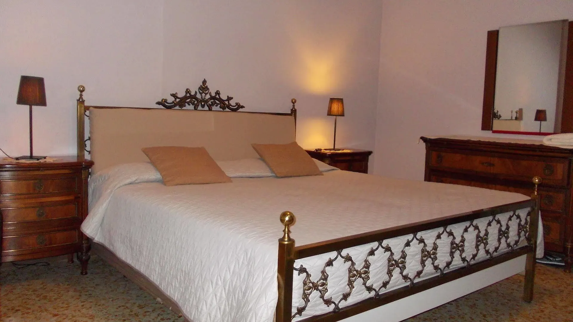 Big Brother Bed & Rooms Treviso 0*,  Italy